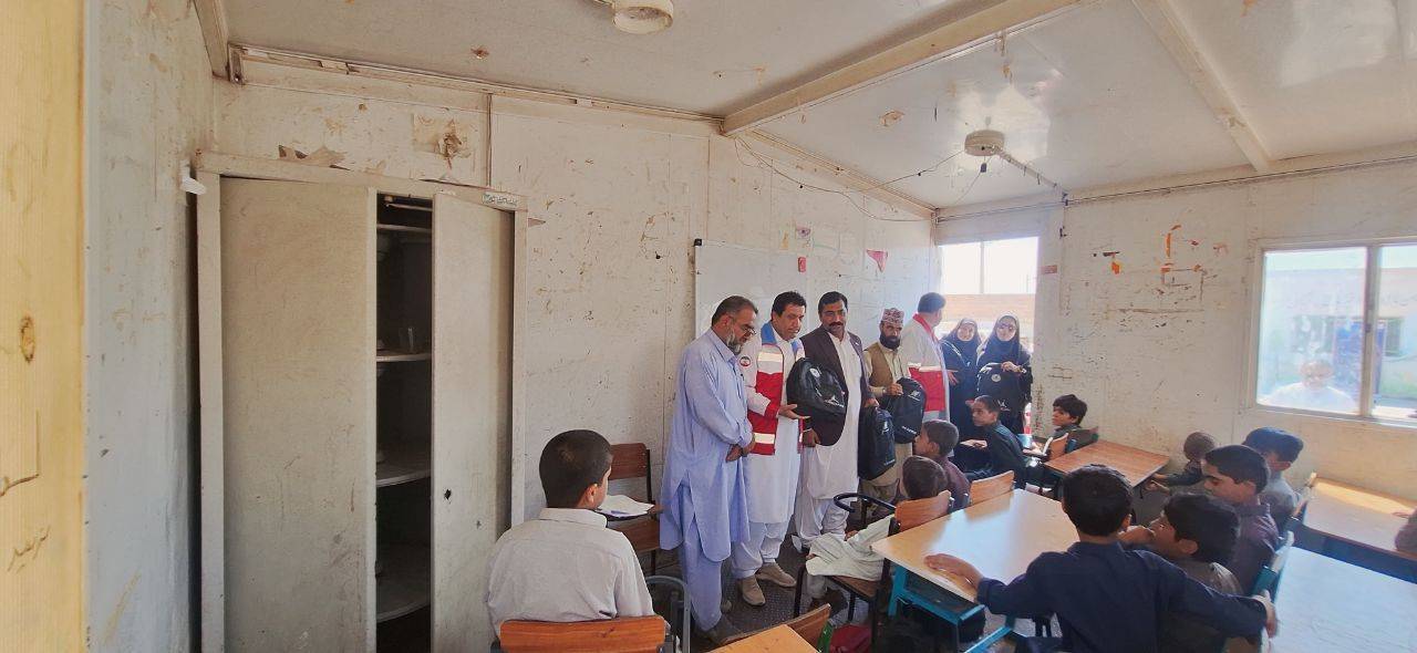توزیع ۴۲۹ بسته لوازم‌التحریر در شهرستان خاش